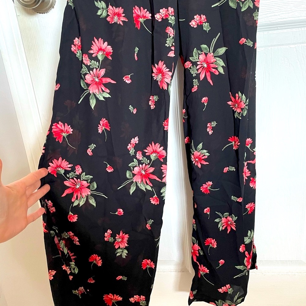 🌷Dress Forum Split Leg Floral Jumpsuit 🌷 - Picture 2 of 11
